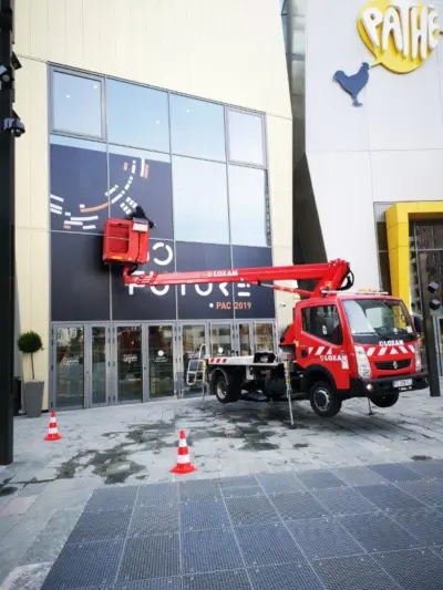 Chateauform – adhésifs sur vitres